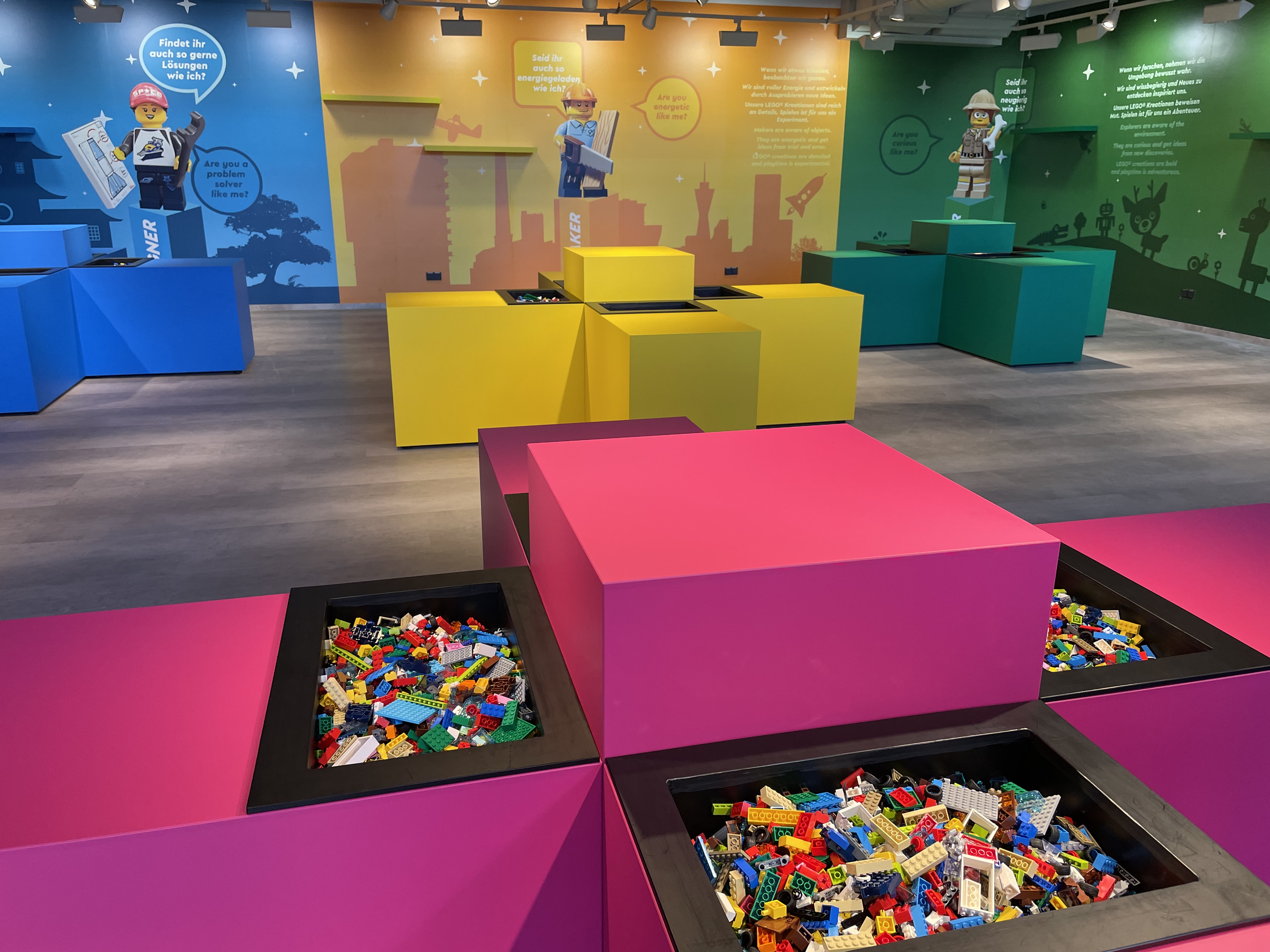 05 LLD 90 Jahre LEGO Neues Kreativzentrum Im LEGOLAND LEGO Bauspass Innenansicht