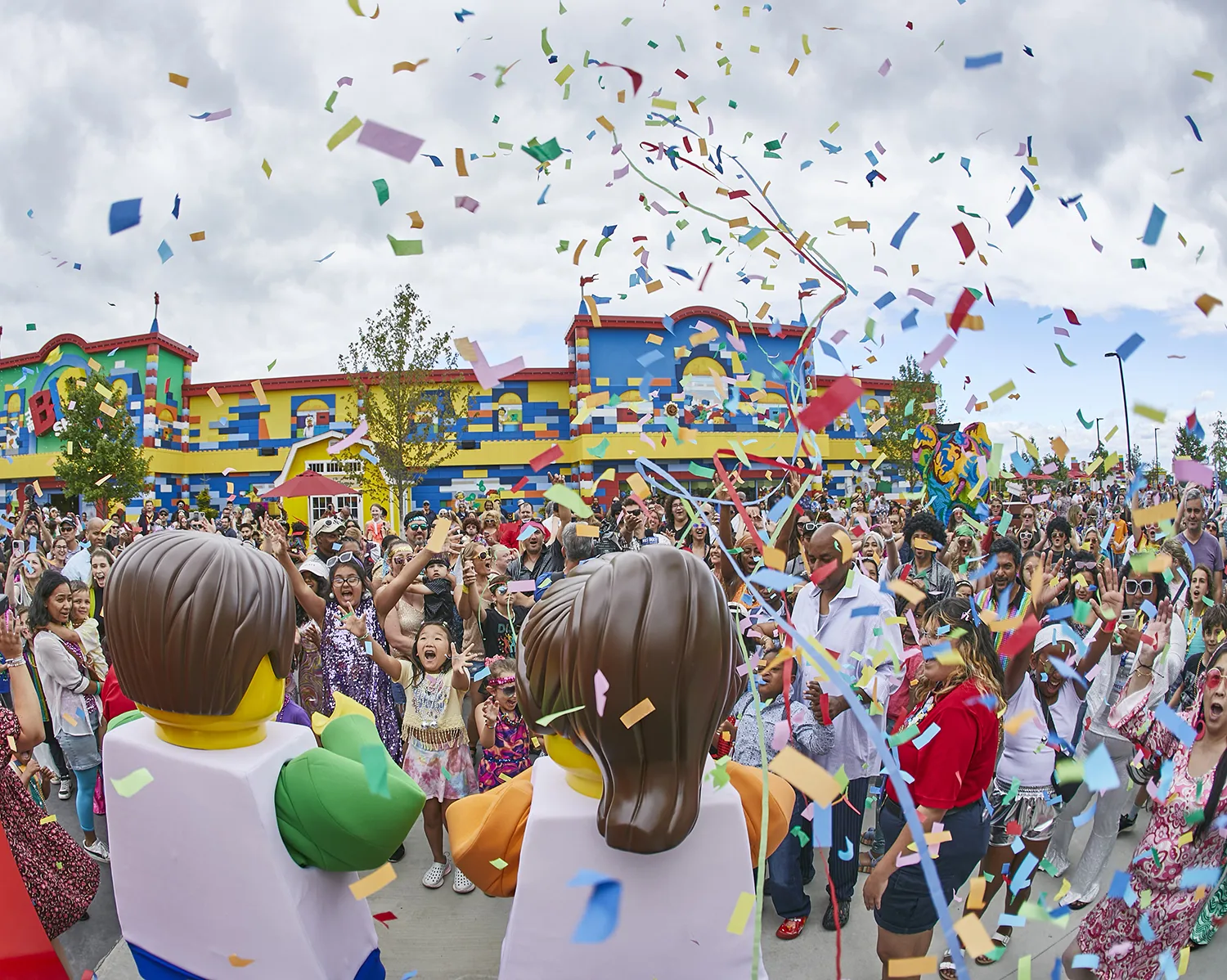 LEGO Festival with two walking characters, many guests and lots of confetti